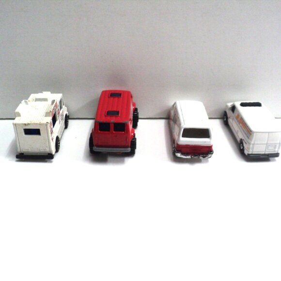 Lot of 4 Vans Scale 1:64 Diecast Vintage Toys Matchbox, Hot Wheels - Picture 4 of 5